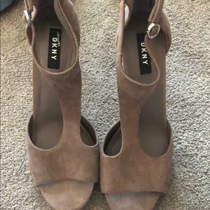 DKNY Colby Platform NWOT